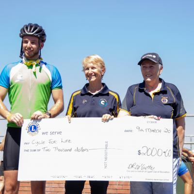 Dawn Presents Cheque At Bsn 2048x2048